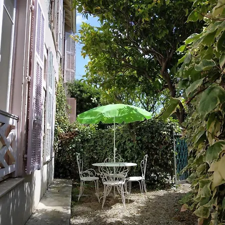 2 Pieces, Proche Plage, Commerces, Restaurants *